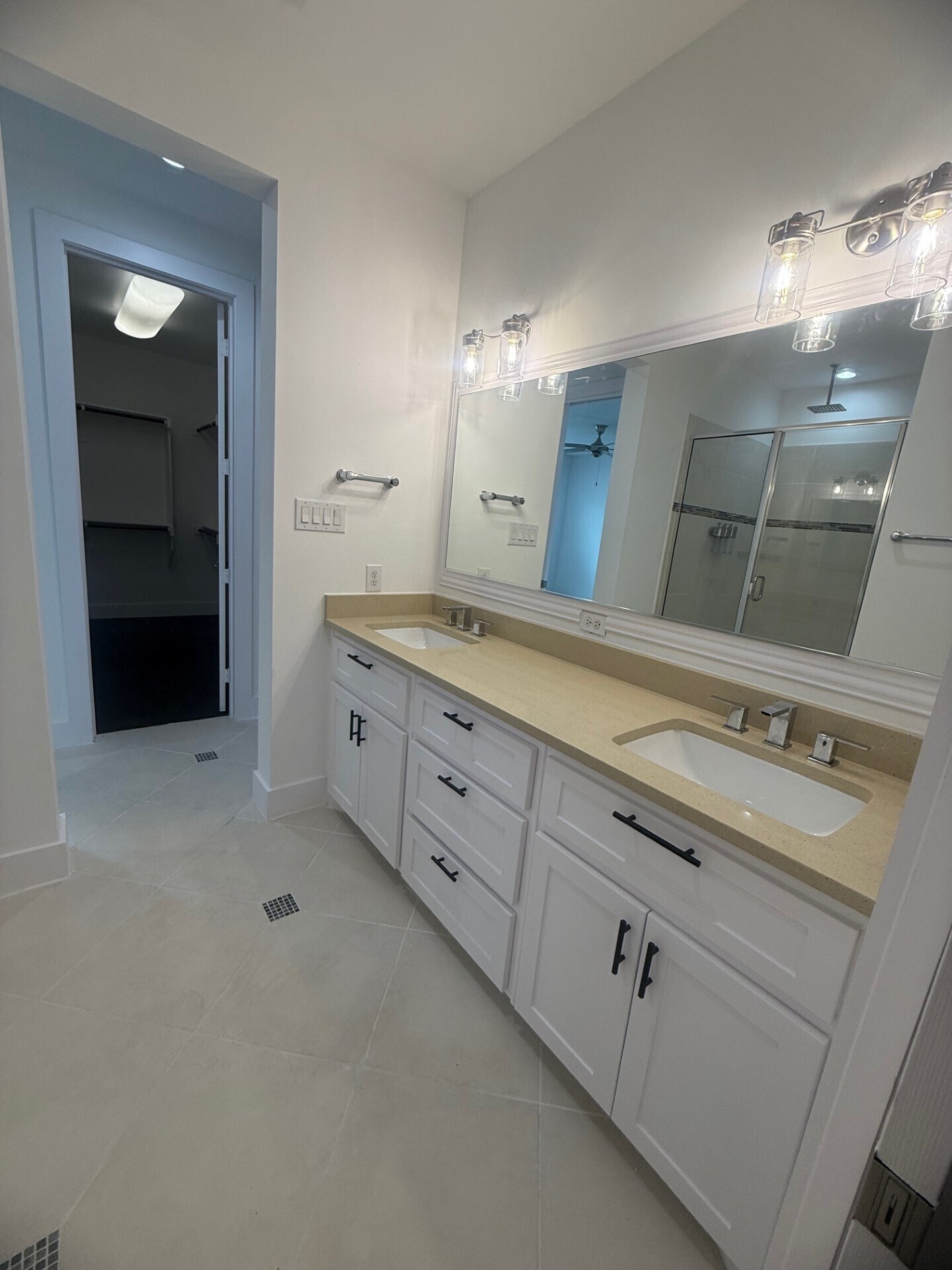Building Photo - 3008 Zenia Dr