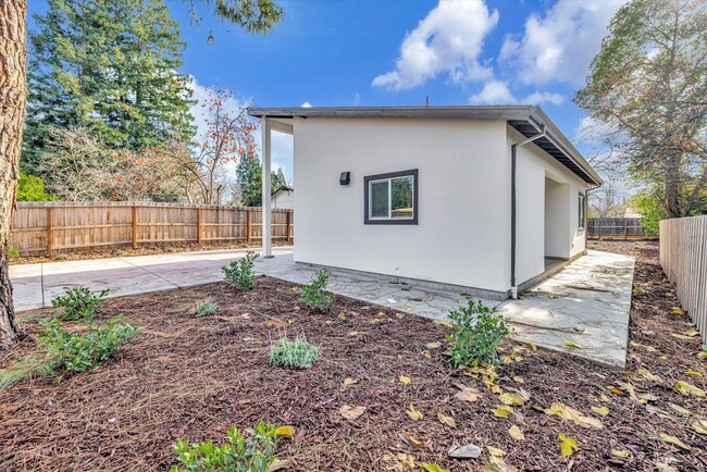 Building Photo - BRAND NEW 2 BED, 1 BATH WITH HUGE YARD AND...