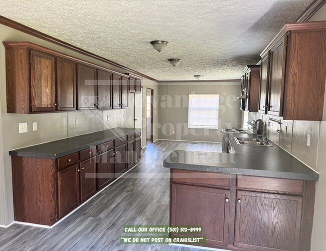 Building Photo - Perfect for Families: Spacious 5-Bedroom Home in Greenbrier!