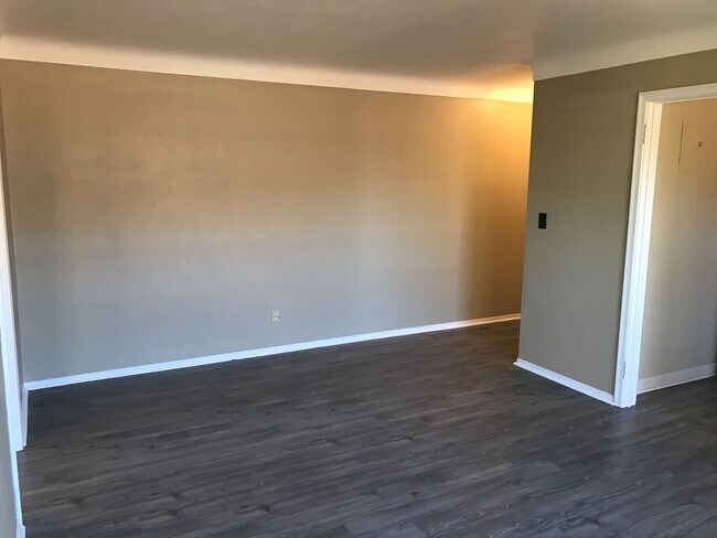 Building Photo - Upper level 1 bedroom available in West St Paul!!