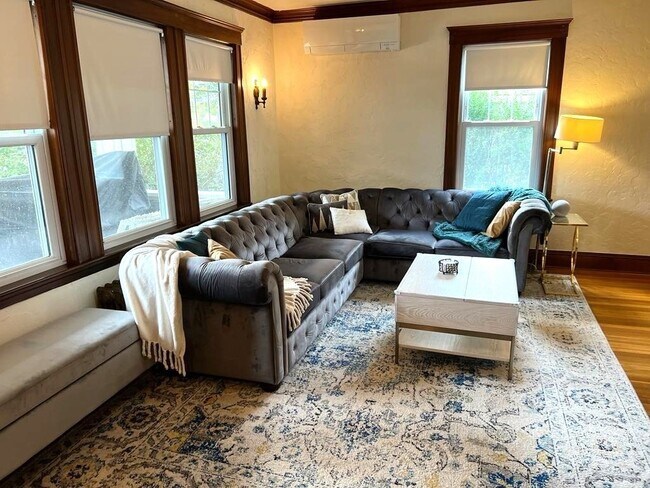 Building Photo - 5 Glenmont Rd