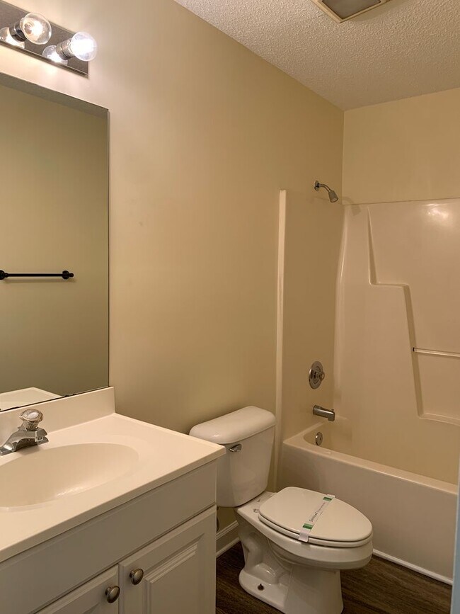 Building Photo - 314 Hillsdale Dr