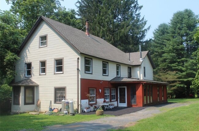 Building Photo - 715 Cooks Falls Rd
