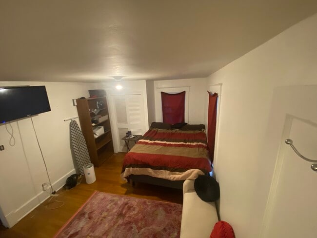 Bedroom - 42 Howard Ave