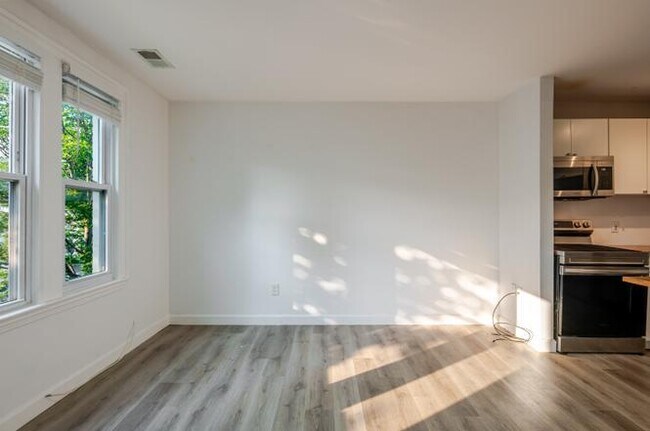 Building Photo - 1208 16th St NE