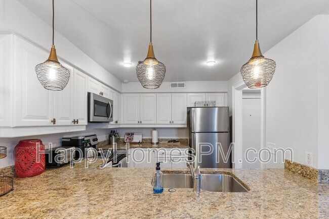 Building Photo - 377 King St