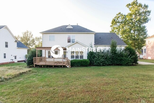 Building Photo - 4 Bedroom Pet-Friendly Home in Matthews, NC with Main Street Renewal
