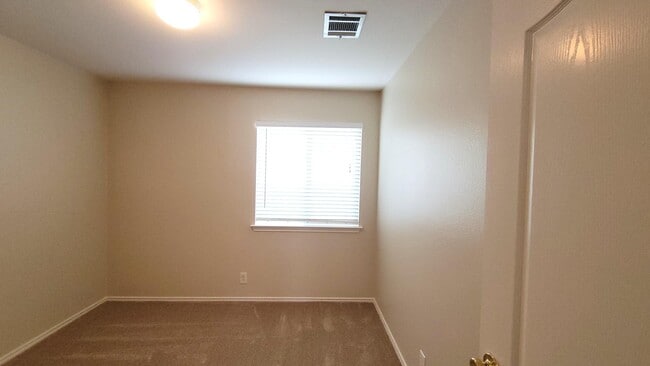 Building Photo - 10414 Lion Hunt
