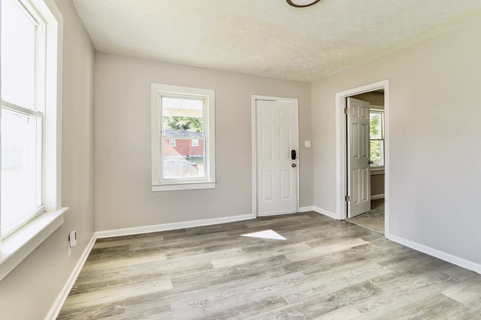 Building Photo - 939 W Florence Ave