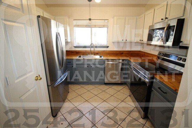Building Photo - Beautiful 3-bed, 2-bath home now available...