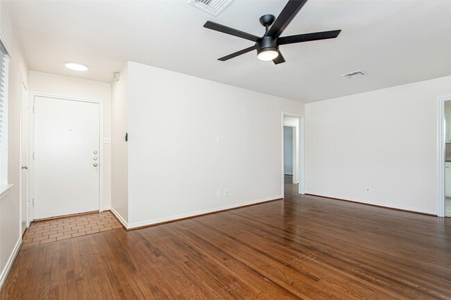 Building Photo - 6908 Wake Forrest Dr