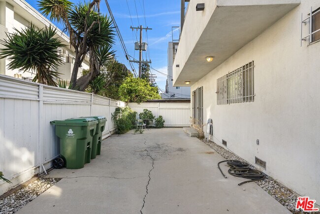 Building Photo - 824 S Shenandoah St