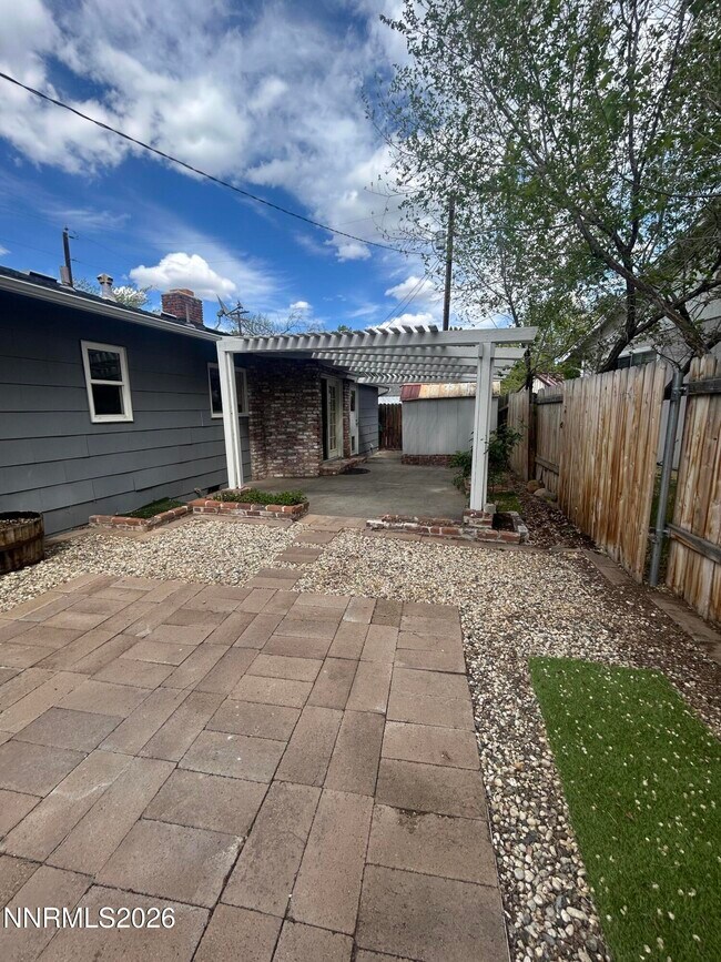 Building Photo - 1250 Charles Dr