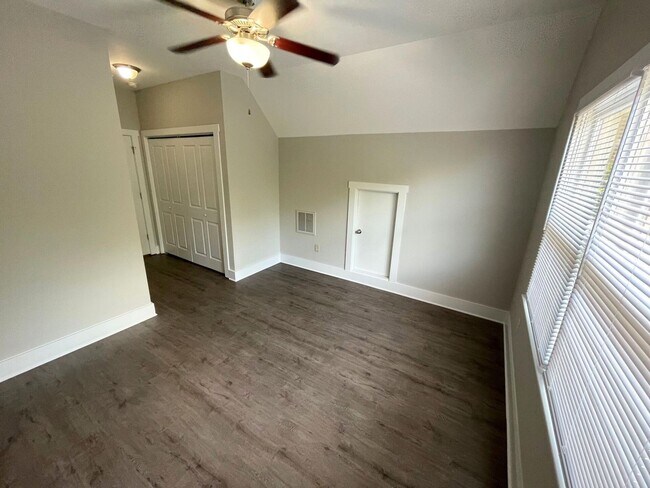 Building Photo - PRE-LEASING FOR AUGUST 2026!