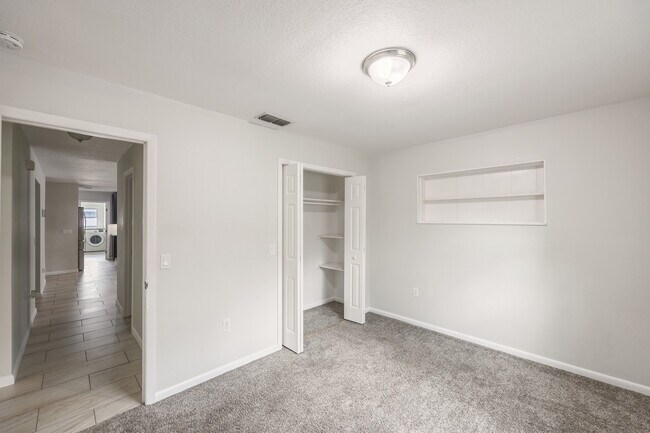 Building Photo - Point View Lane