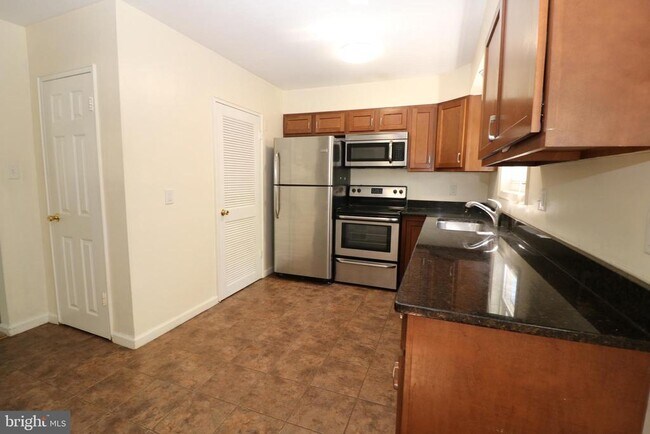 Building Photo - 218 Webbs Ln