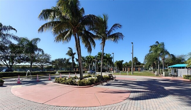 Building Photo - 2637 SE 16th Terrace