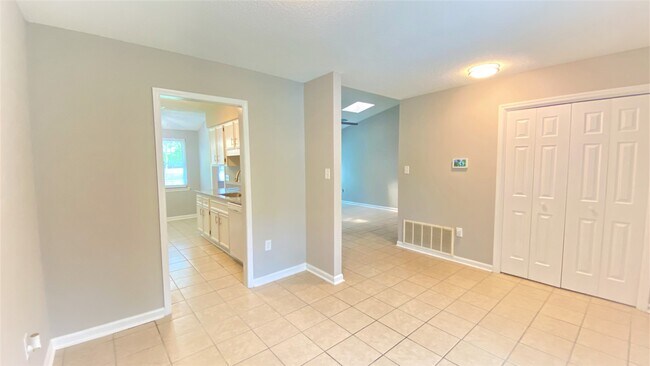 Building Photo - 25 Davidson Ave