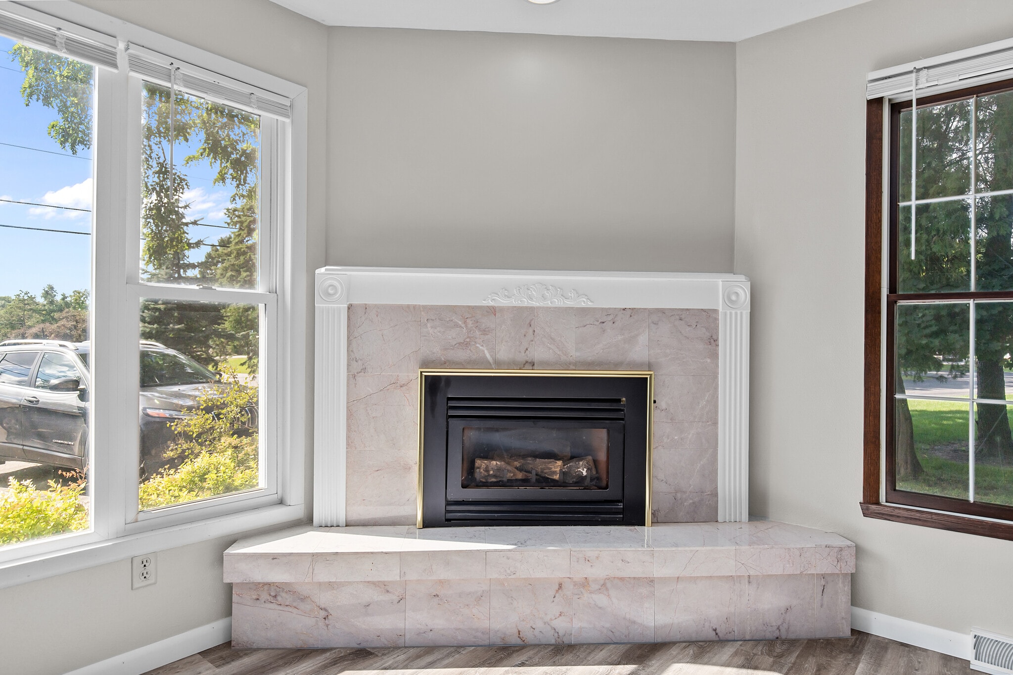 Fireplace - 1140 S Bluemound Dr