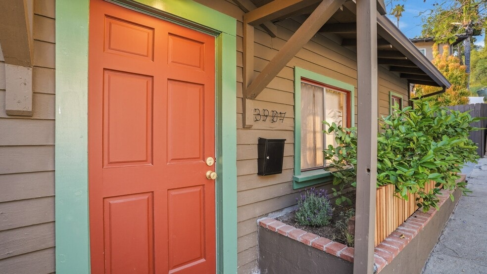 Building Photo - 3907 Berenice Pl