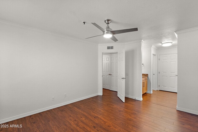 Building Photo - 2025 E Campbell Ave