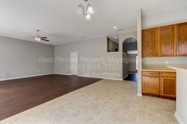 Building Photo - 409 S Hidden Tree Dr