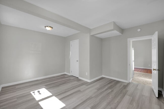 Building Photo - 439 Walnut St