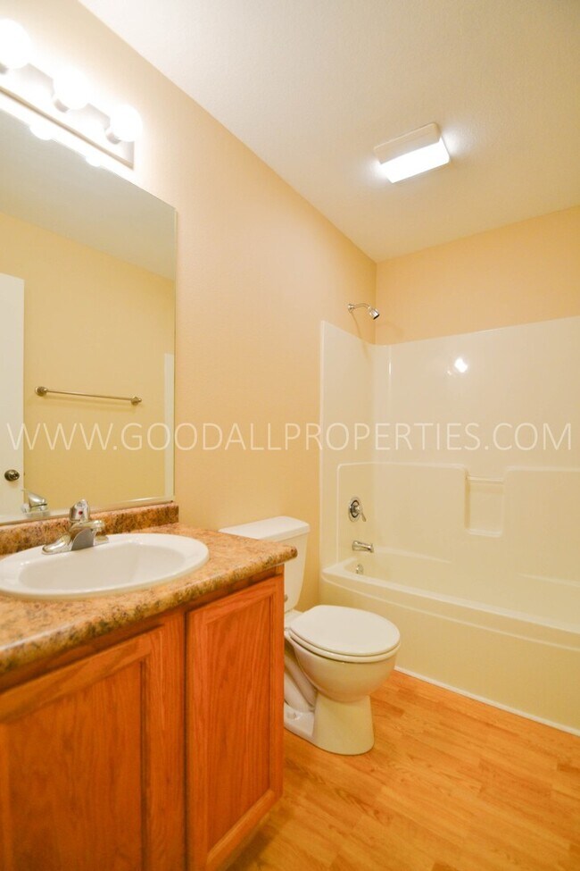 Building Photo - 15221 Alpine Dr