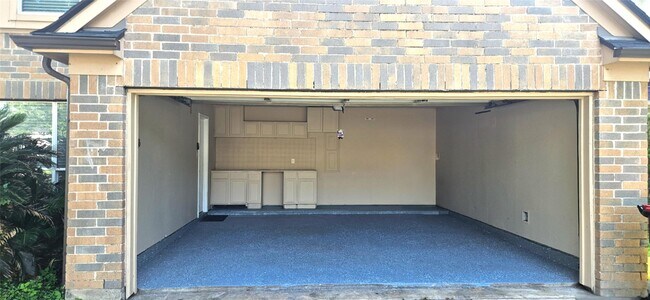 Building Photo - 3103 Barkers Crossing Ave