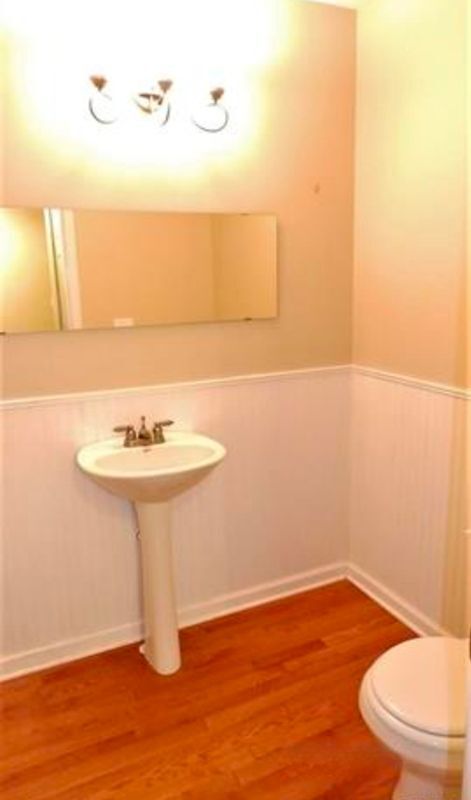 Building Photo - 9026 Newport Way