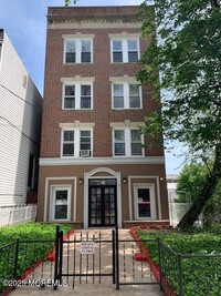 Building Photo - 40 Booraem Ave