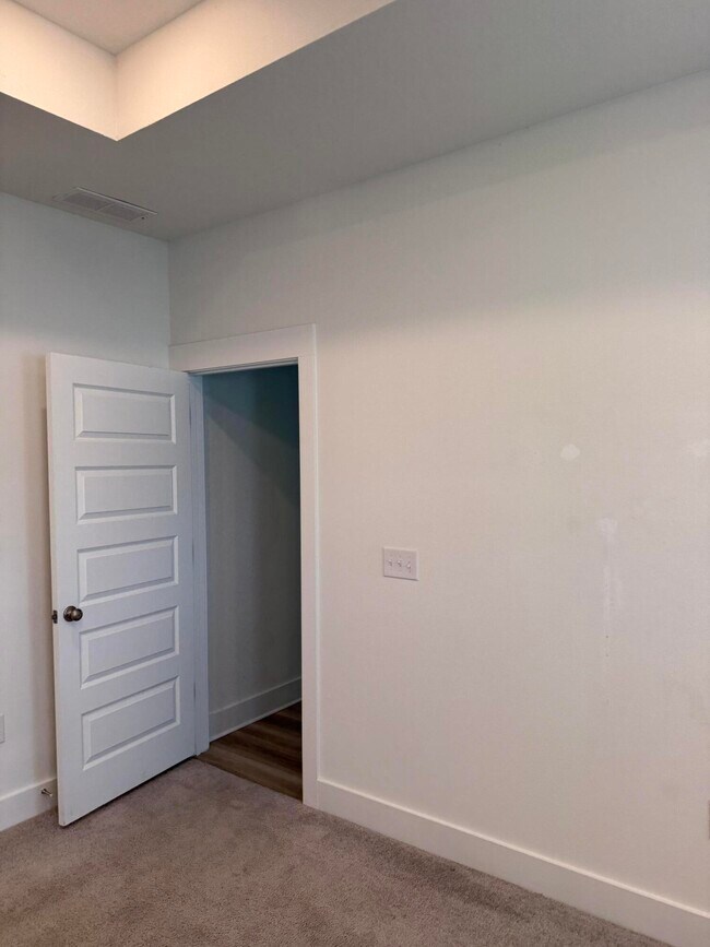 Building Photo - 210 Lyla Ln