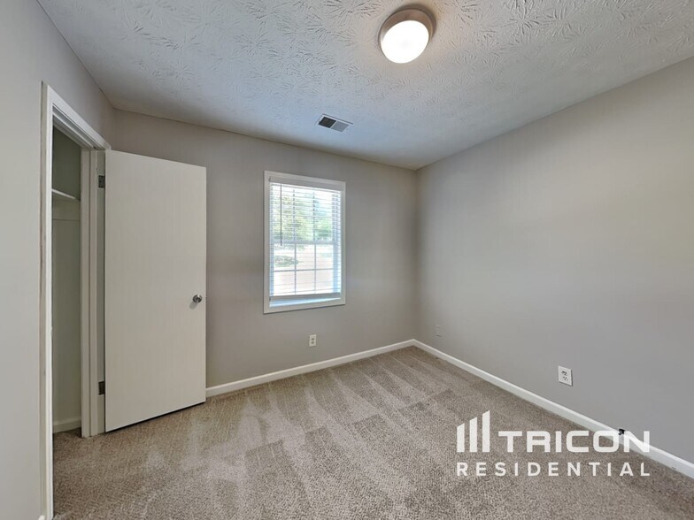 Building Photo - 4073 Red Laurel Way SW