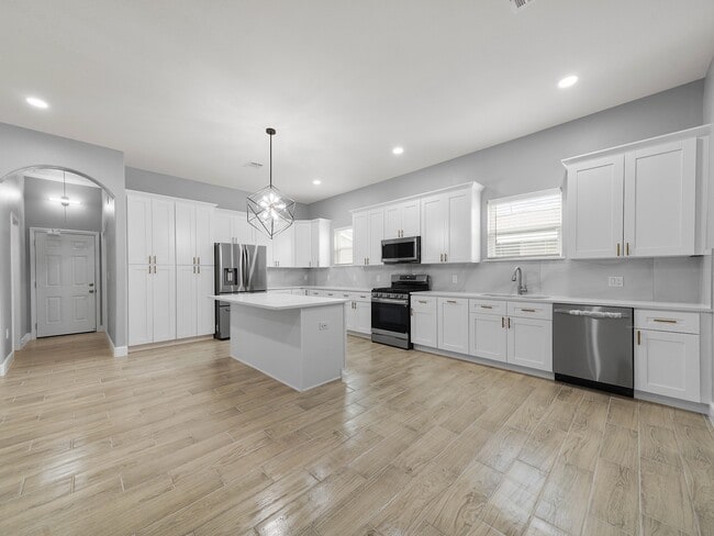 Building Photo - 2448 Areba St