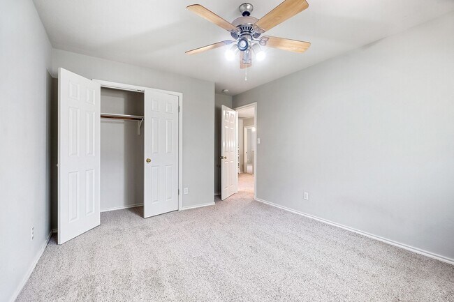 Building Photo - 4229 Kingsburg Dr