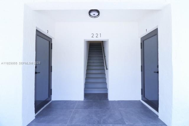 Building Photo - 221 SW 11th Ave