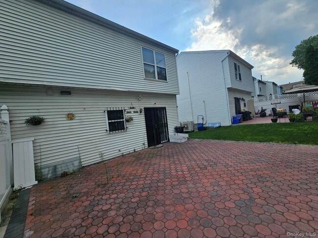 Building Photo - 49 Beechwood Ave