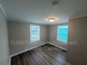 Building Photo - 930 Dixie St