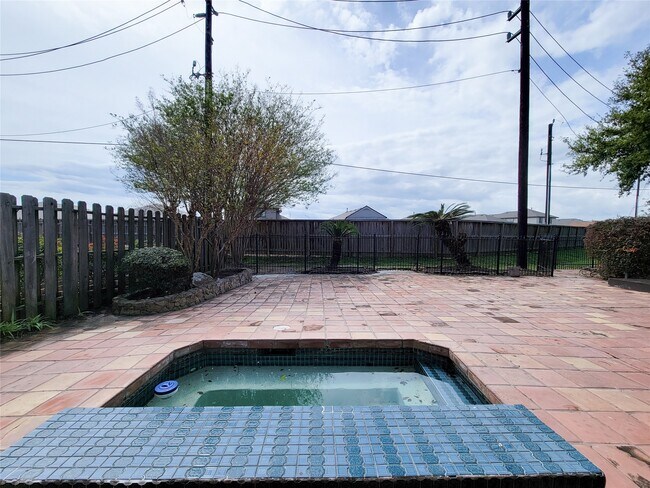 Building Photo - 4717 Country Club View