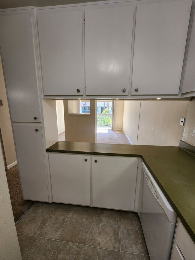 Building Photo - 1 bedroom upstairs unit in Walnut Park