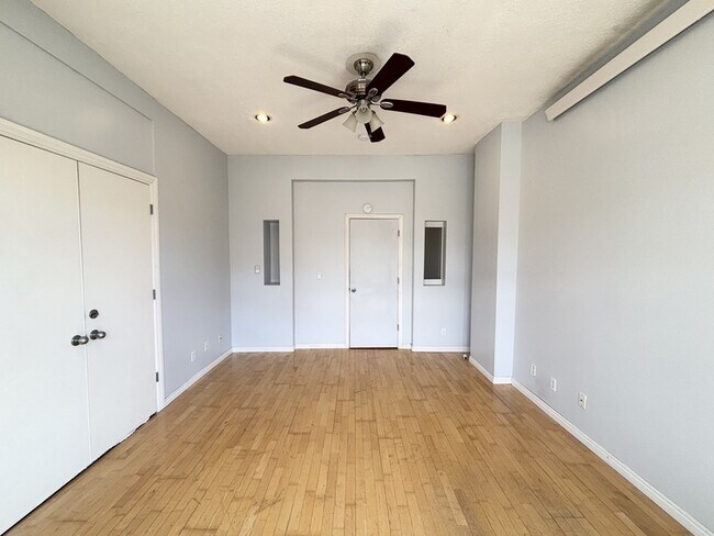Building Photo - 517 S 500 E