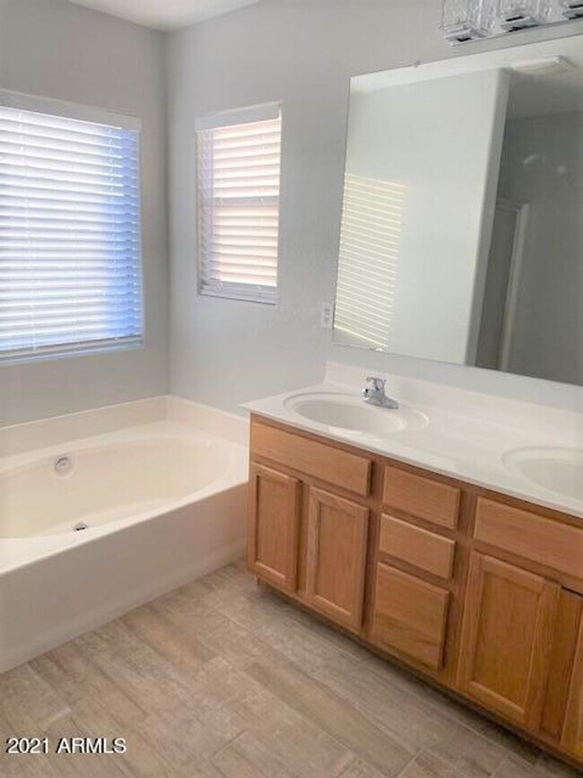 Building Photo - Rare 5-Bedroom Rental with Designer Kitchen and Community Pool