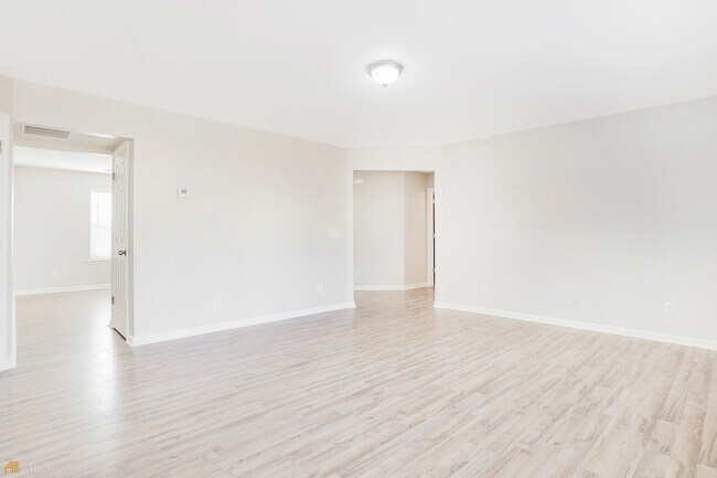 Building Photo - 6260 Whitetail Ct NW