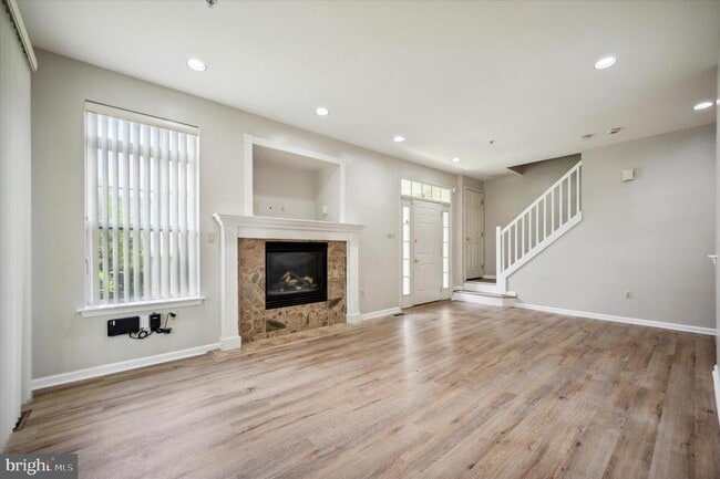 Building Photo - 701 Dresher Woods Dr