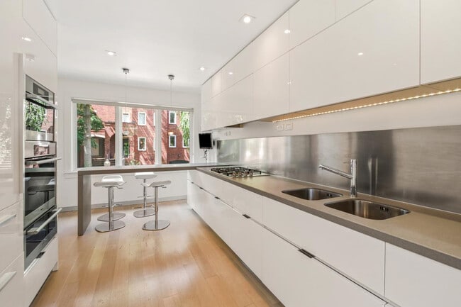 Building Photo - 3927 Georgetown Ct NW