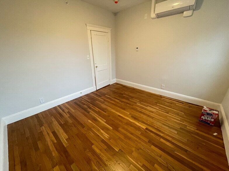 Building Photo - 22 Forest St