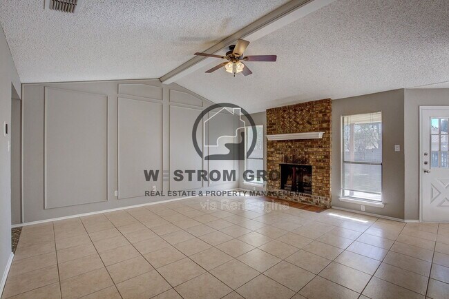 Building Photo - 420 Revolution Ln