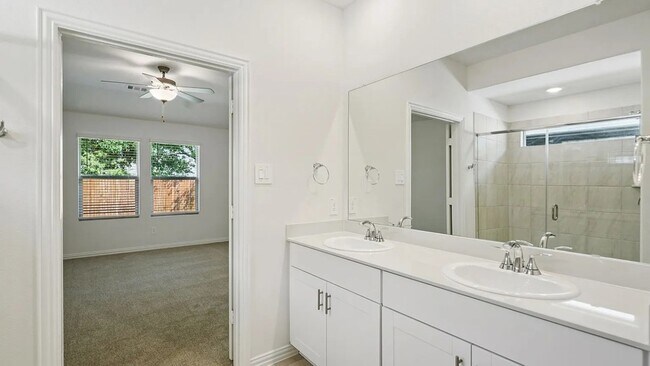 Building Photo - 710 Edgehurst Dr