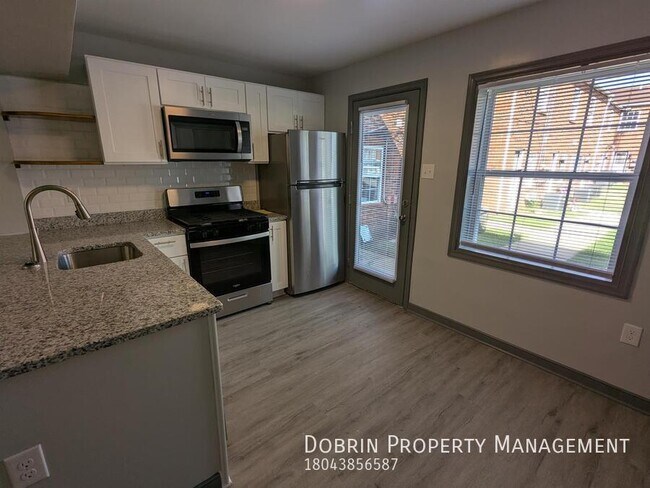 Building Photo - Lakeview Manor
