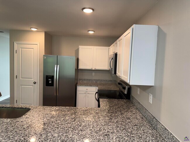 Building Photo - 186 Price Ml Trl